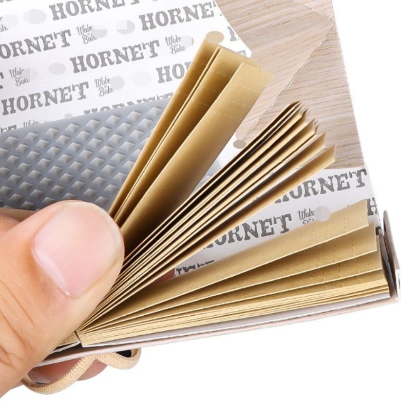 Hornet King Size Slim Papers + Tips & Grinder Set (Ungebleicht)